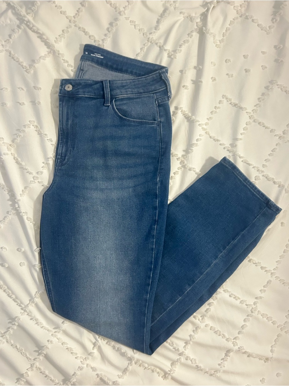 Old Navy Women's High Rise WOW Straight Leg Jeans